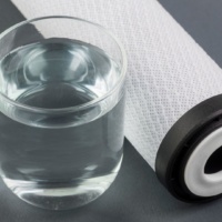 Pourquoi filtrer son eau de boisson en 2025 ? Comprendre la filtration et solution simple accessible à tous