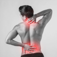 Les douleurs chroniques du dos, les troubles du sommeil et fatigue, les troubles intestinaux et fuites urinaires, le vieillissement cutané et les ronflements